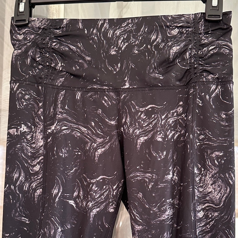 Lululemon Runday Crop Black/gray Patterned Leggings - Picture 3 of 8